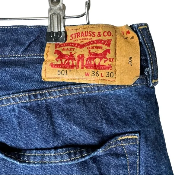 LEVI’S Men’s 501 36 x 30 Original Straight Leg Button Fly Dark Blue Wash Jeans - Picture 3 of 8